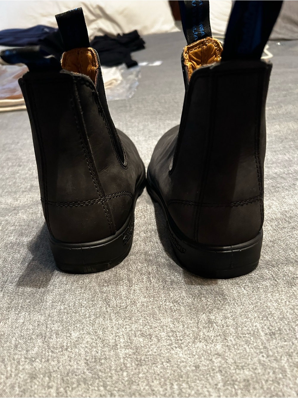 Unisex Rustic Black Blundstone Slip-On Chelsea Boots - Premium Leather - Picture 3 of 10